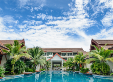 Resort vs. Hotel: What Should You Choose for Your Vacation?